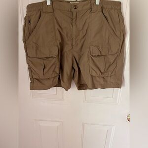 LL Bean Men's Large Cargo Shorts Tan Nylon Hiking Fishing Mesh Lined Gorpcore L